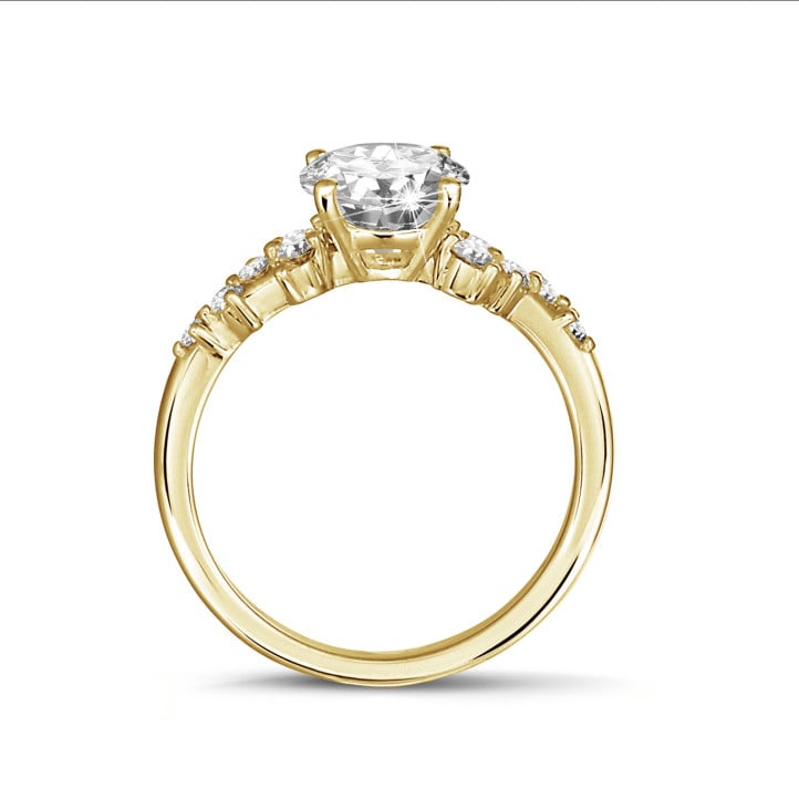 Anello solitario con cluster da 1.00 carati in oro giallo con diamante rotondo