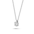 Pendente con diamante solitario taglio cuscino da 1,00 carati in oro bianco