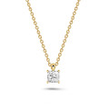 Pendente con diamante solitario taglio princess da 1,00 carati in oro giallo
