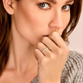 Anello eternity da 0,35 carati (mezzo giro) in oro rosso con diamanti rotondi