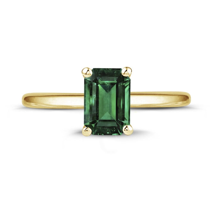 Anello solitario in oro giallo con smeraldo