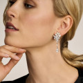 Orecchini da 12,80 carati in oro bianco con diamanti rotondi, marquise e a forma di pera