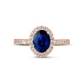Anello solitario Halo in oro rosso con zaffiro ovale e piccoli diamanti