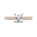 Anello solitario da 1,20 carati con diamante taglio Asscher in oro rosso e diamanti laterali
