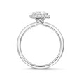 Anello solitario con halo da 1,50 carati con diamante taglio Asscher in oro bianco e diamanti rotondi