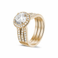 Anello solitario con diamante da 1,50 carati in oro rosso con diamanti laterali