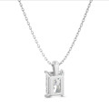 Pendente con diamante solitario da 1,00 carati con taglio radiant in oro bianco