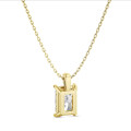 Pendente con diamante solitario da 1,00 carati con taglio radiant in oro giallo