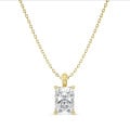 Pendente con diamante solitario da 1,00 carati con taglio radiant in oro giallo