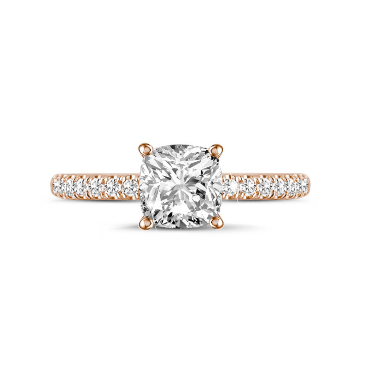 Anello solitario da 1,00 carati con diamante cushion e halo nascosto in oro rosso 