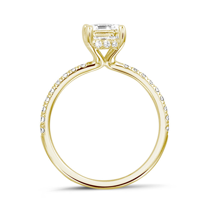 Anello solitario da 1,00 carati con diamante taglio Asscher e alone nascosto in oro giallo. 
