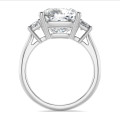 Anello trilogy su misura con diamante taglio cuscino