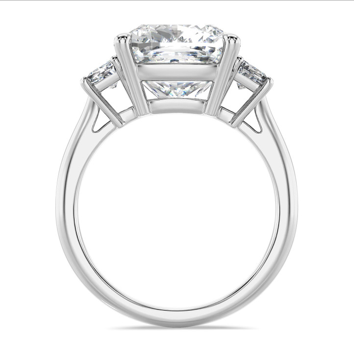 Anello trilogy su misura con diamante taglio cuscino