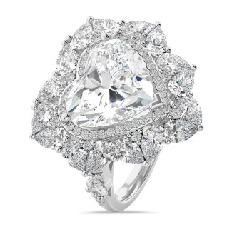 Anello su misura con diamante a forma di cuore