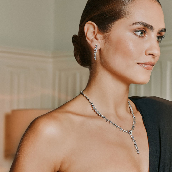 Collana da 7,00 carati in oro giallo con diamanti rotondi e marquise