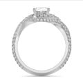Anello solitario su misura con diamante taglio a pera e fascia intrecciata