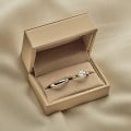 Anello solitario da 2,50 carati in oro bianco con diamante rotondo
