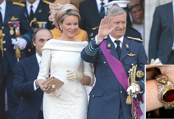 Queen Mathilde – L'anello di fidanzamento che l'ha conquistata.