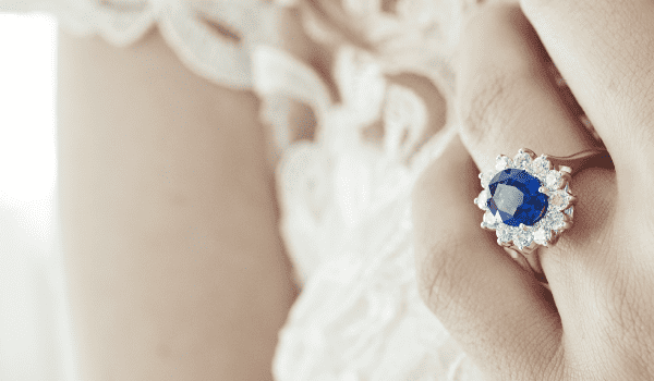 Anello di fidanzamento con zaffiro di BAUNAT 