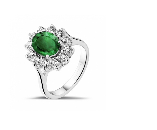 Zaffiro verde nell'anello di fidanzamento con diamanti rotondi