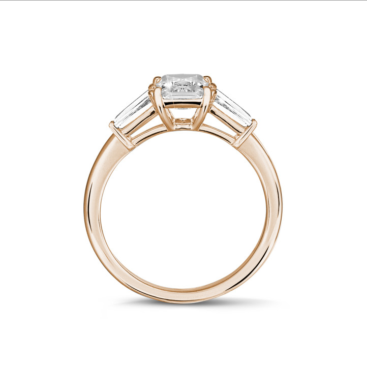 Anello trilogy da 1,00 carati in oro rosso con diamante princess e baguette affusolate