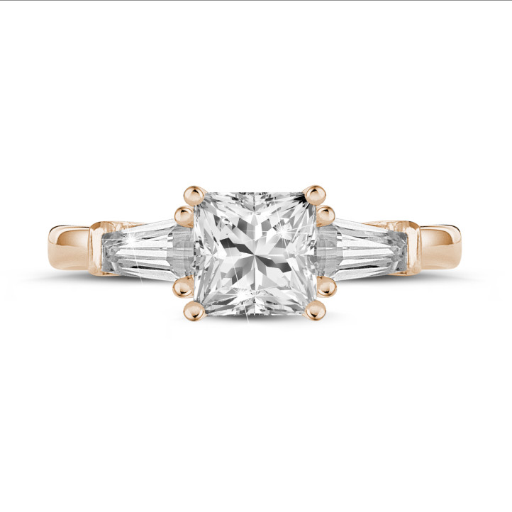 Anello trilogy da 1,00 carati in oro rosso con diamante princess e baguette affusolate