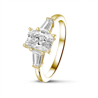 Anelli - Anello trilogy da 1,00 carati in oro giallo con diamante taglio radiant e baguette affusolate