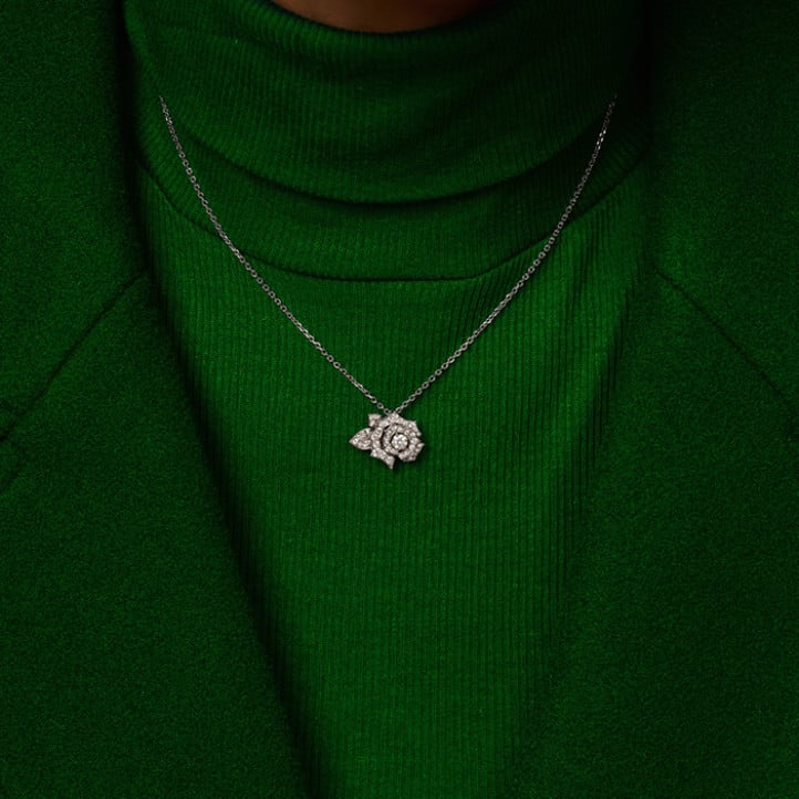 Pendente floreale con diamante da 0,50 carati in oro bianco