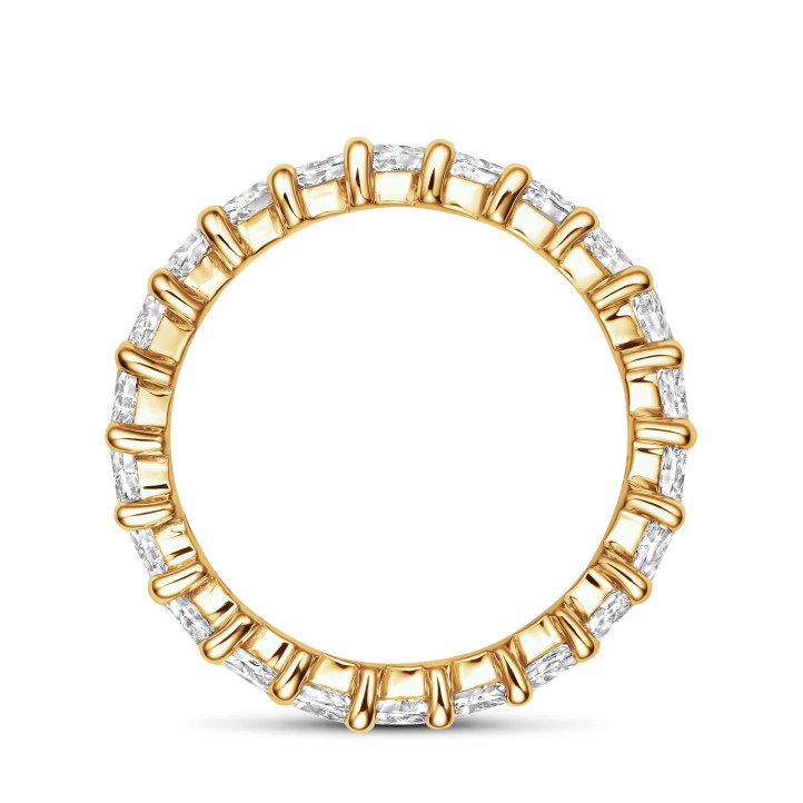 Anello eternity a 1,75 carati con diamanti taglio marquise in oro giallo