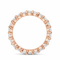 Anello eternity a 1,75 carati con diamanti taglio marquise in oro rosso