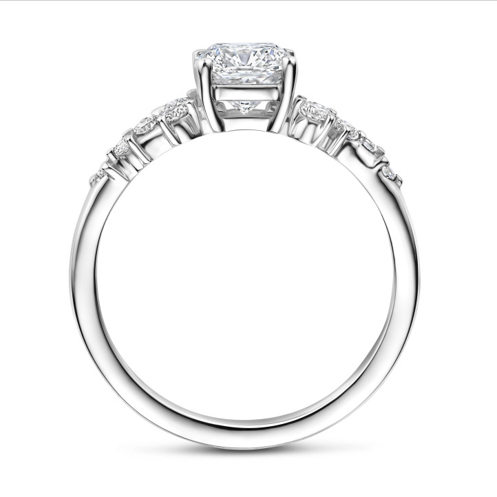 Anello solitario con diamante taglio cuscino da 1.20 carati in oro bianco