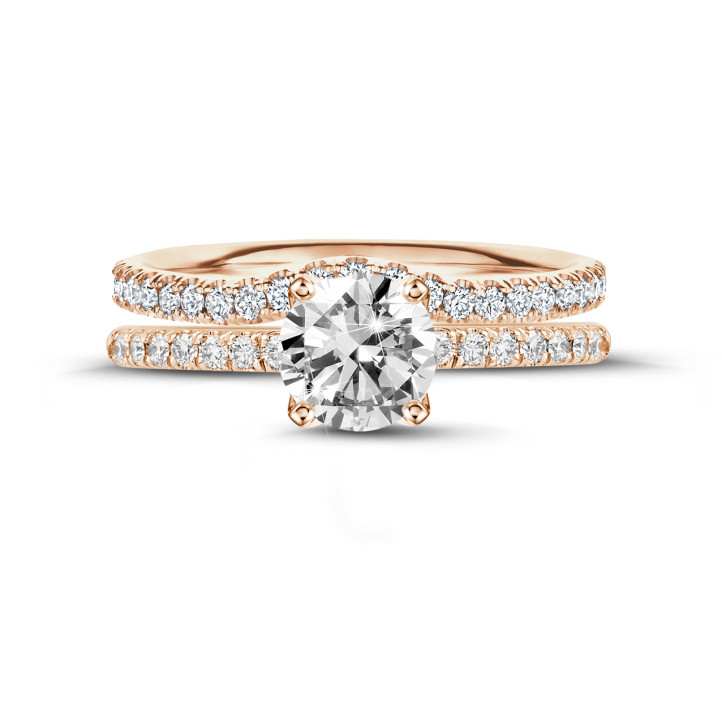 Anello solitario da 1,50 carati in oro rosso con diamanti laterali