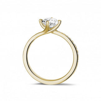 Anello solitario - Anello solitario con diamante da 1,00 carati in oro giallo con diamanti laterali