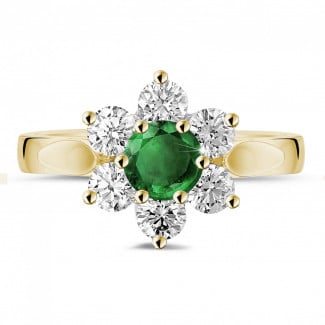 Gioielli con rubini, zaffiri e smeraldi - Anello Flowers in oro giallo con smeraldo rotondo e diamanti laterali
