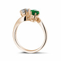 Anello Toi et Moi in oro rosso con diamante rotondo e smeraldo