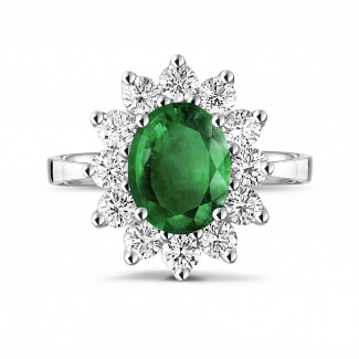 Anello Entourage in platino con smeraldo ovale e diamanti rotondi