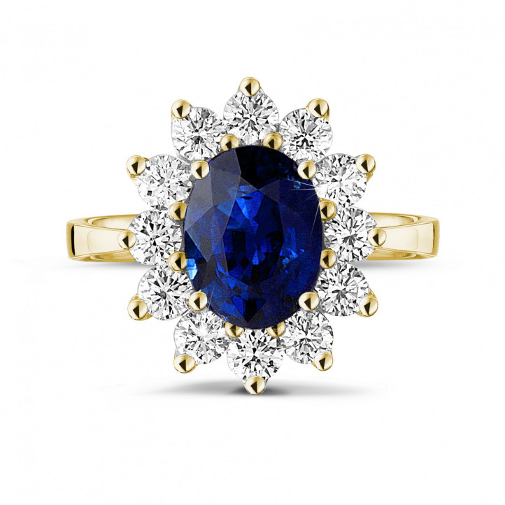 Anello Entourage in oro giallo con zaffiro ovale e diamanti rotondi