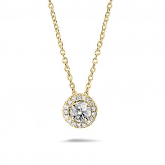 Collana con diamante halo da 0,50 carati in oro giallo