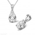Pendente solitario in platino da 2,50 carati con diamante a forma di pera