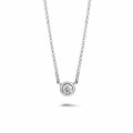 Pendente satellite con diamante da 0,30 carati in platino