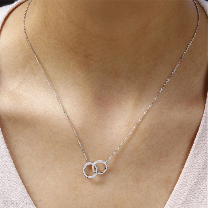 Collana infinity con diamante da 0,20 carati in platino