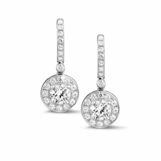 Orecchini con diamanti halo da 1,55 carati in oro bianco