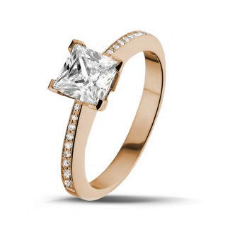 Anello solitario da 1,50 carati in oro rosso con diamante princess e diamanti laterali
