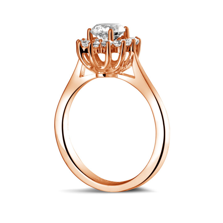 Anello entourage da 0,90 carati in oro rosso con diamante ovale