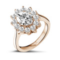 Anello entourage da 2,85 carati in oro rosso con diamante ovale