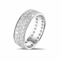 Anello eternity da 1,70 carati (set completo) in oro bianco con tre file di diamanti rotondi
