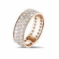 Anello eternity da 1,70 carati (set completo) in oro rosso con tre file di diamanti rotondi