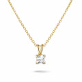 Pendente solitario da 0,50 carati in oro giallo con diamante princess