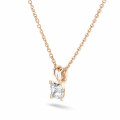 Pendente solitario da 1,00 carati in oro rosso con diamante princess