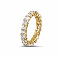 Anello eternity con diamanti da 2,30 carati in oro giallo
